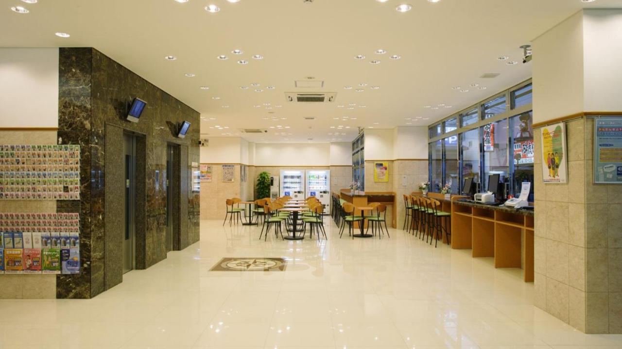Toyoko Inn Okayama Eki Nishi Guchi Migi Exterior foto