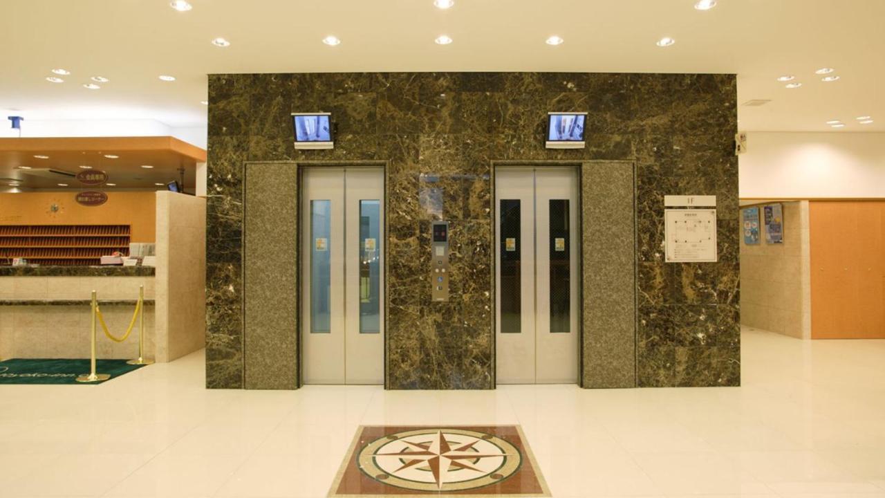 Toyoko Inn Okayama Eki Nishi Guchi Migi Exterior foto